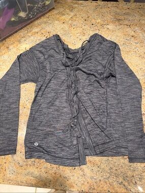lululemon athletica Women's Long Sleeve Grey Twist-Front Top